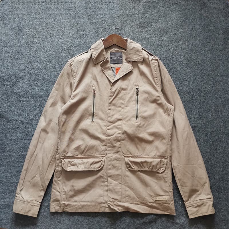 実用性と洗練の二刀流ジャケット ミリタリージャケット